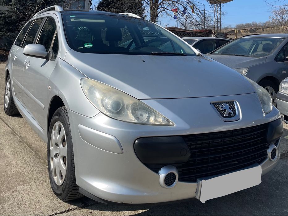 Inchiriez Peugeot 306 SW - 1.6 Benzina - Manual - 7 locuri