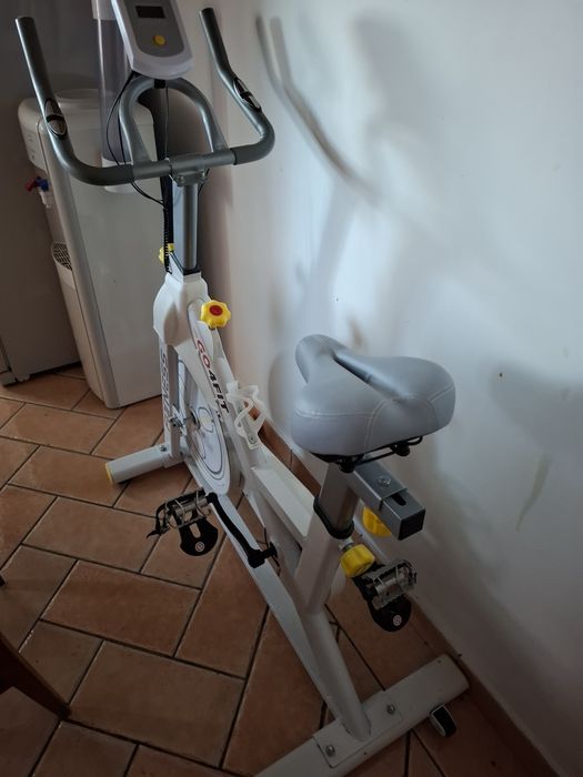 Bicicletă fitnes 160 kg