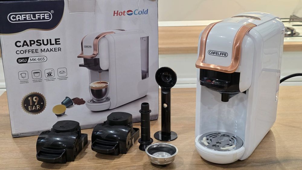 Vand expresoare de cafea cu pastile 4 in 1 CafeLefe Nou