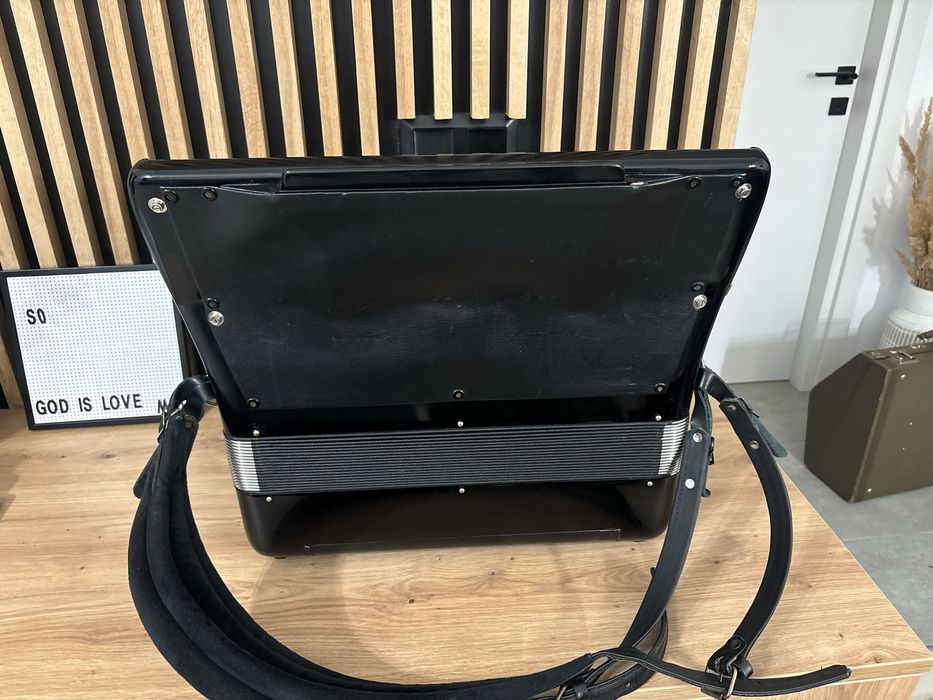 Acordeon Baro cu 96 de basi cassotto 3+2