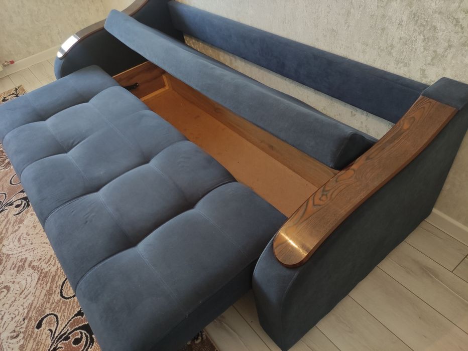 Диван раскладной в хорошем состоянии