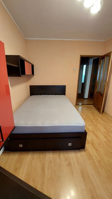 Închiriez apartament 3 camere  etaj 1
