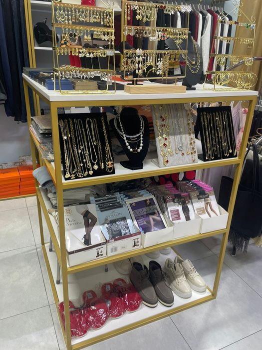 Продаются полка и вешалка