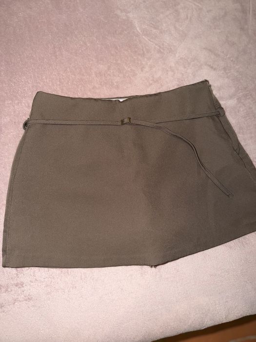 Продавам светло кофява пола панталон