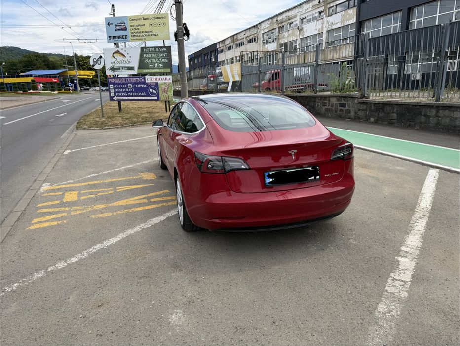 TESLA Model 3 2020 — imagine 3