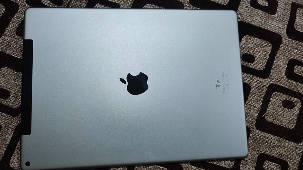 Продам очень дёшево планшет Apple iPad pro 12.9