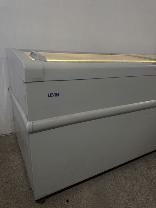 Холодильник витринный