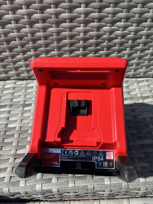 Lanterna milwaukee M18 PAL