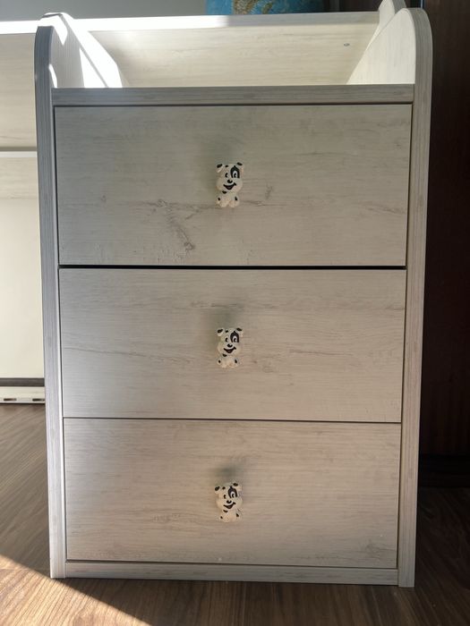 Бебешка кошара, трансформираща се на бюро и легло