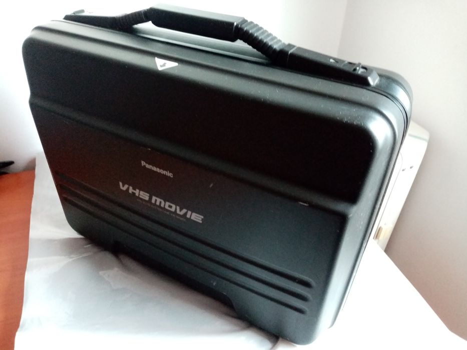 PANASONIC NV-M7EG VHS проф.камера пълен комплект с оригинален куфар