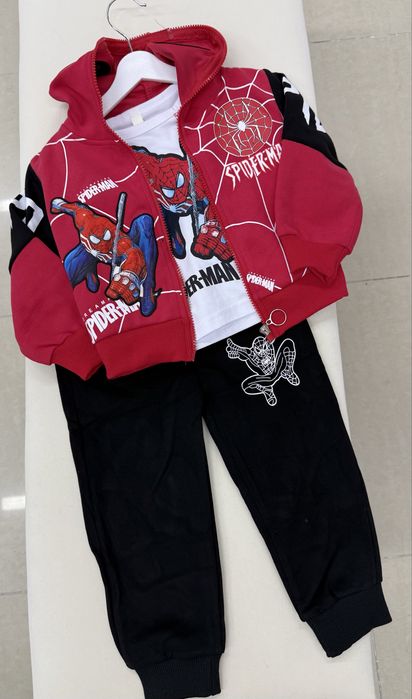 Продам тройка спортивный костюм.