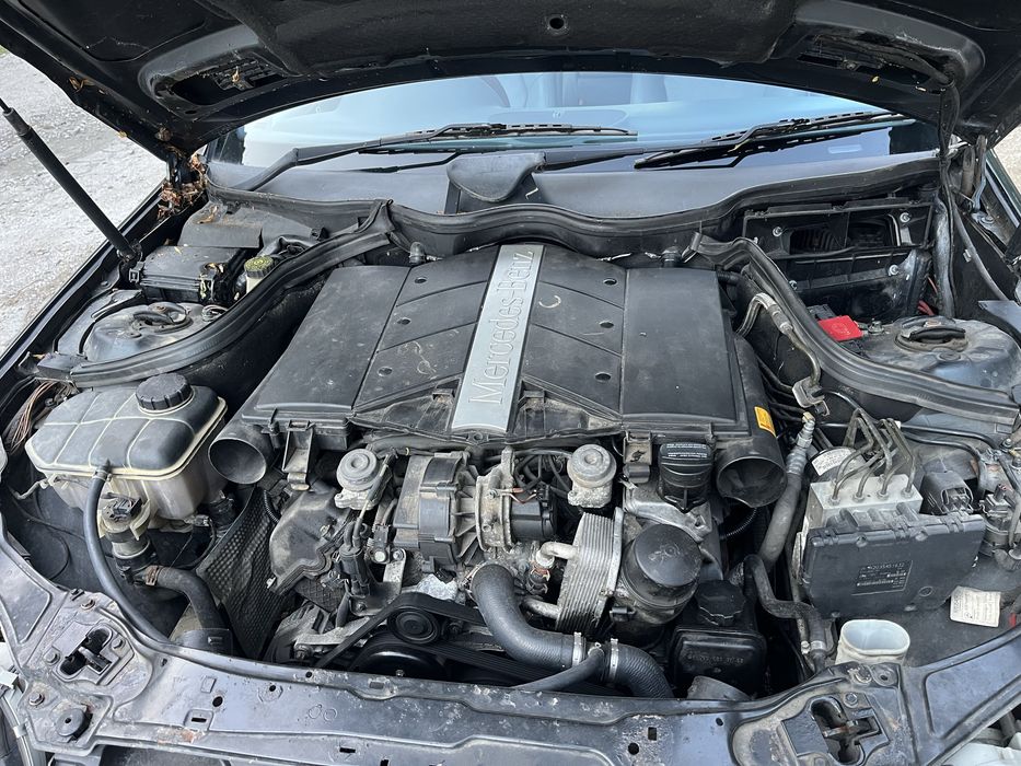 На части 3 броя Mercedes C-class W203 (бензинови)