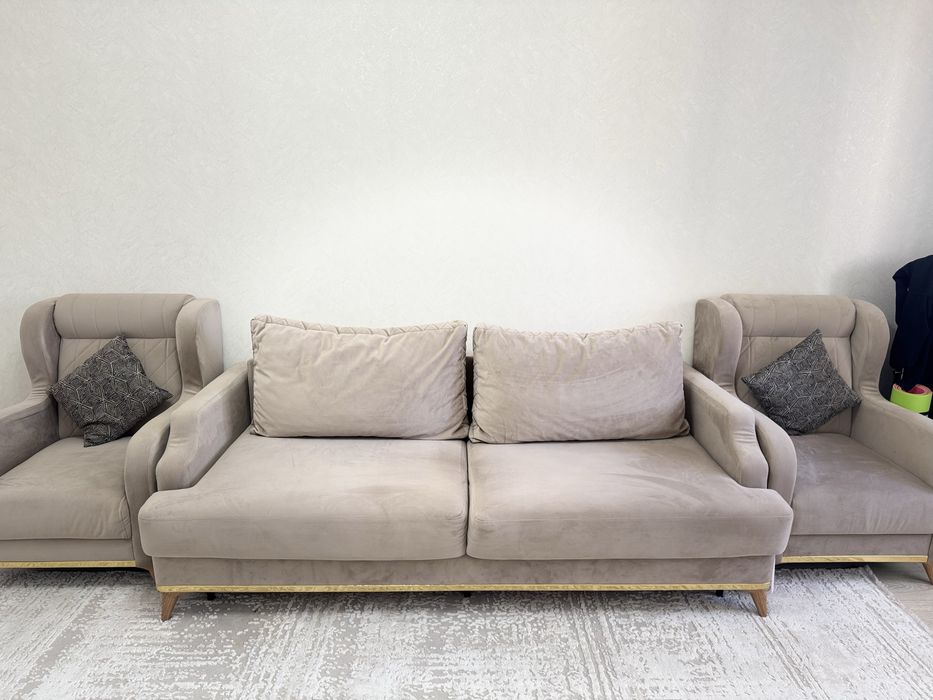 Продается Уголок отдыха диван + 2 кресла