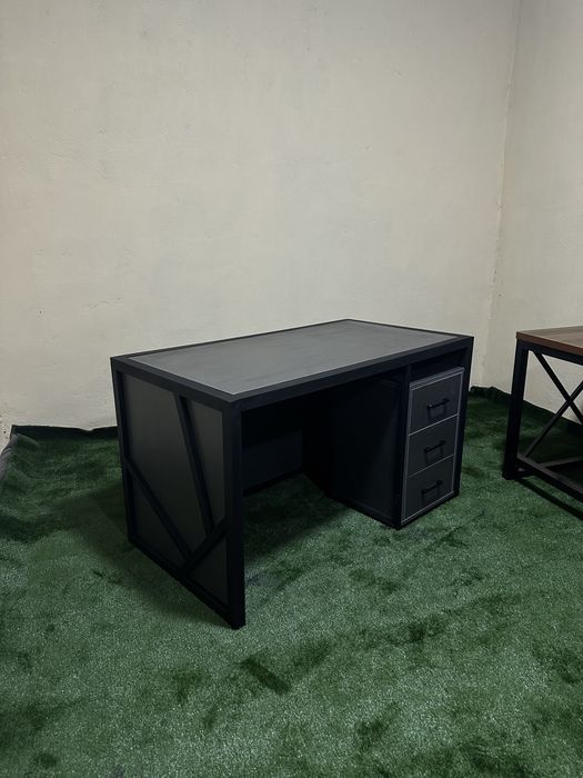 Офисные столы в стиле лофт