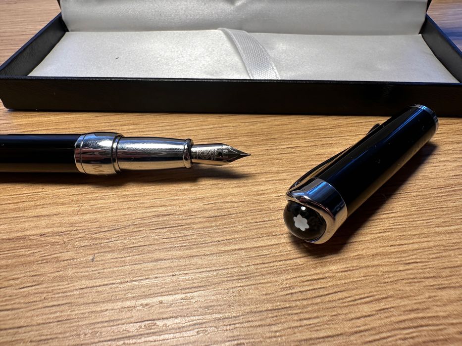 Stilou Mont Blanc negru, capac cilindru, fountain pen