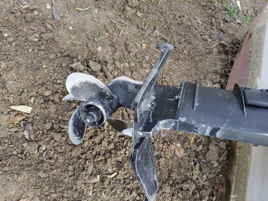 Vând sau schimb motor barca 20 cp cu altul de 5 cp