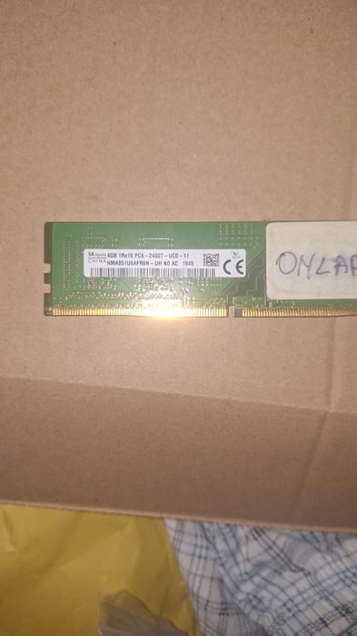 SK hynix 4GB DDR4 2400 MHz
Model: HMA851U6AFR6N-UH
PC4-2400T, 1Rx16
Este RAM de desktop, DDR4.