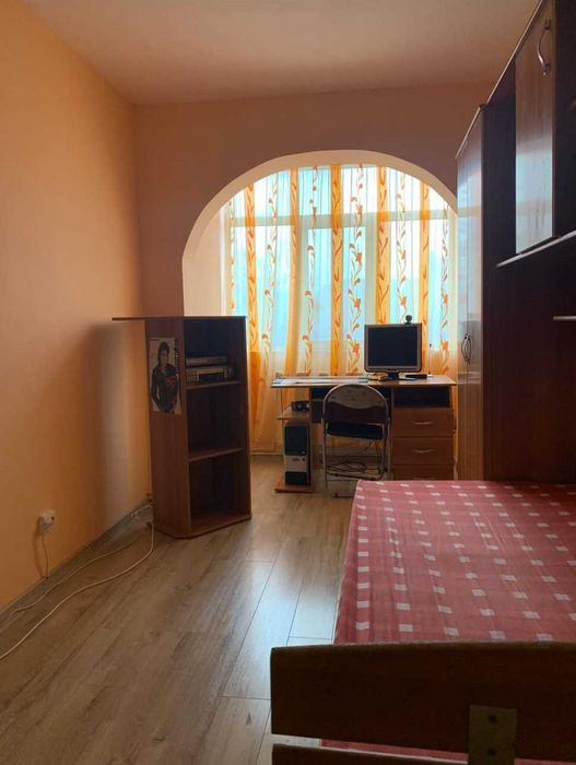 Apartament 3 camere de vânzare, Târgu Jiu, 9 Mai, mobilat, la cheie