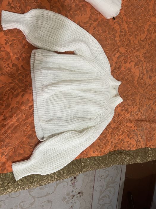 Женский вязанный свитер