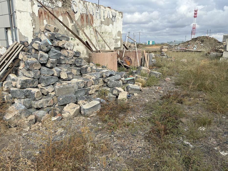 Продам два бокса.