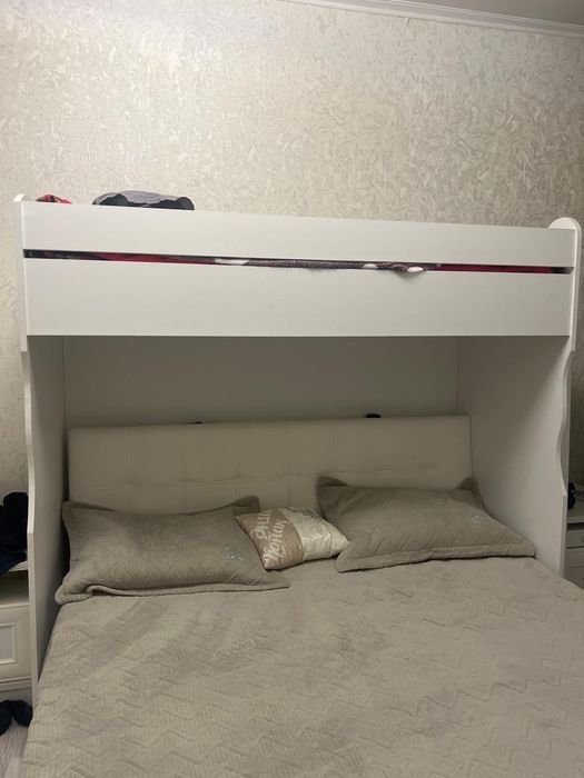 Кровать.  чердак