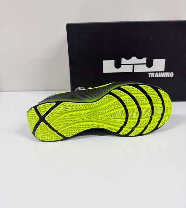 Nike LeBron TR 1