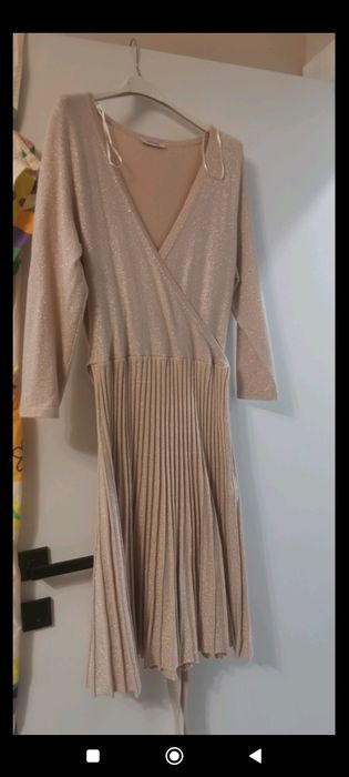 Бежова рокля размер М