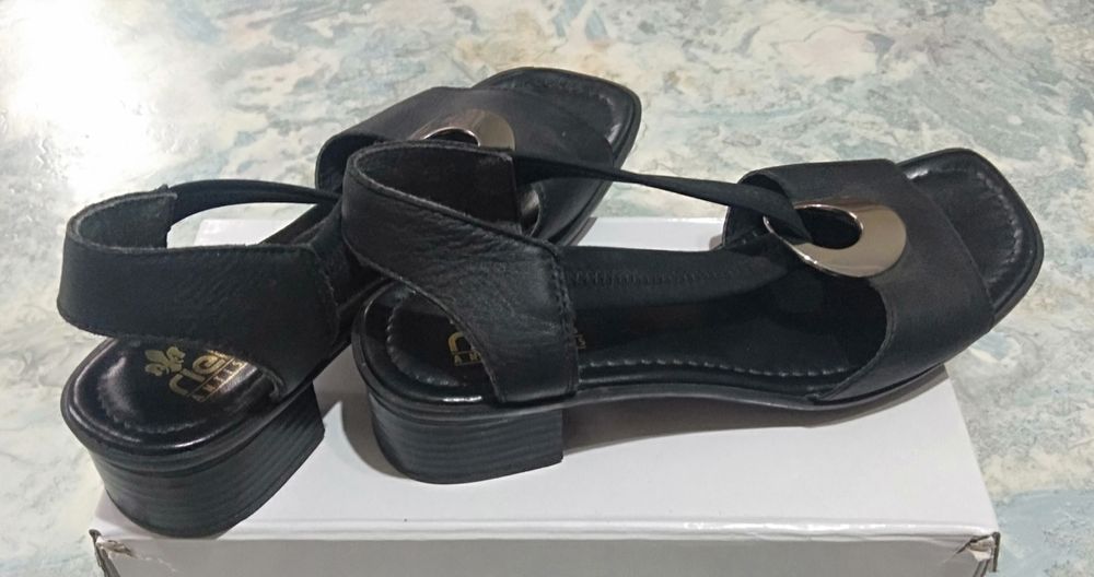 Продам босаножки