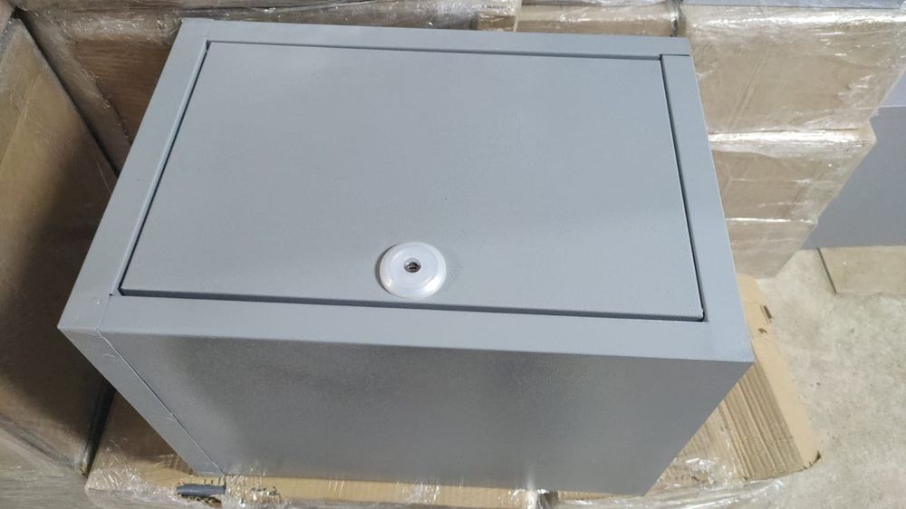 Сейф есть металл