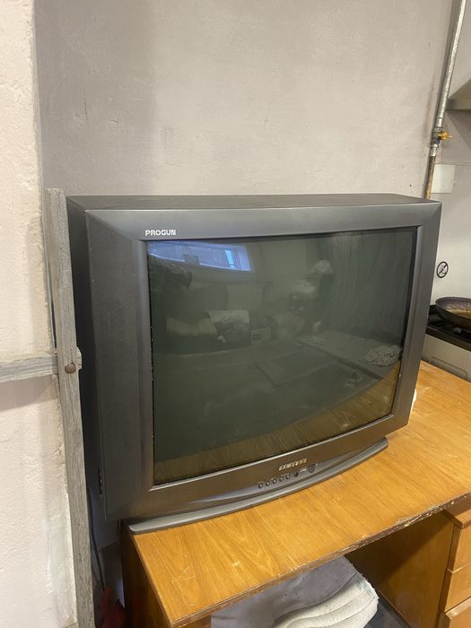 Телевизор Самсунг Прогун на 72" диагональ