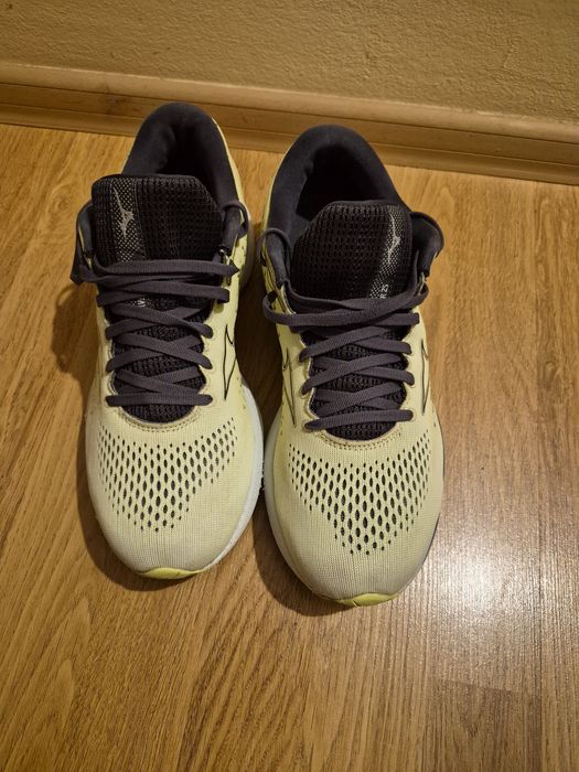 Vand adidasi Mizuno wave
