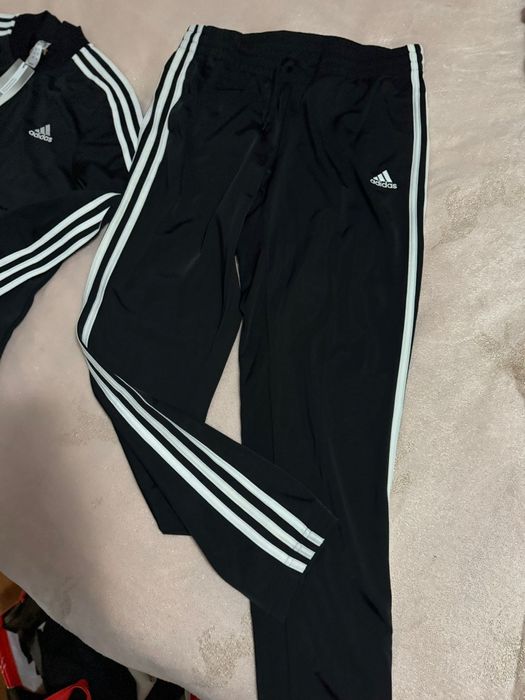 Vând trening nou Adidas Original