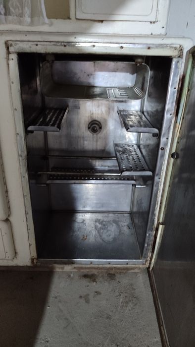 Холодилник сотилади