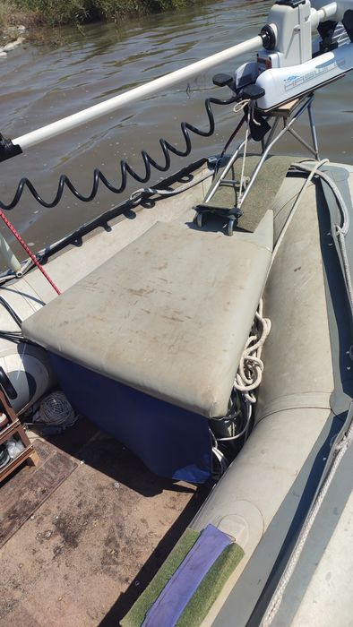 Надуваема лодка 3,80м. с  колесар