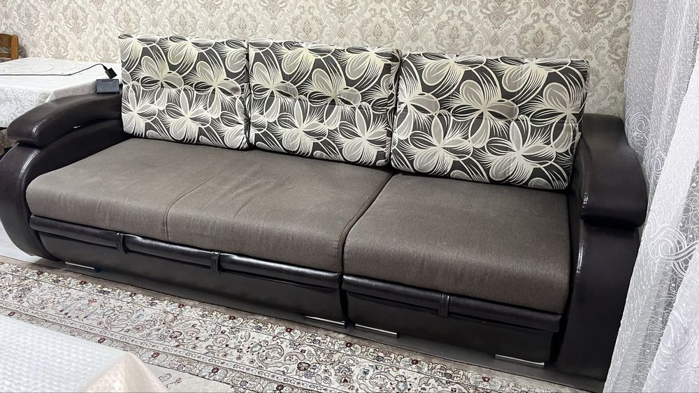 Продам диван.