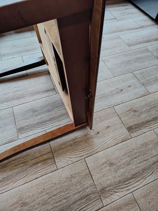 Дървени маси 2 бр.