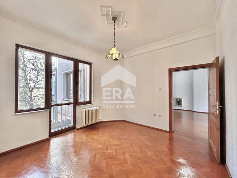 Дава се под наем Офис в София, Докторски паметник - 140 кв.м за 1200 € - Снимка #1