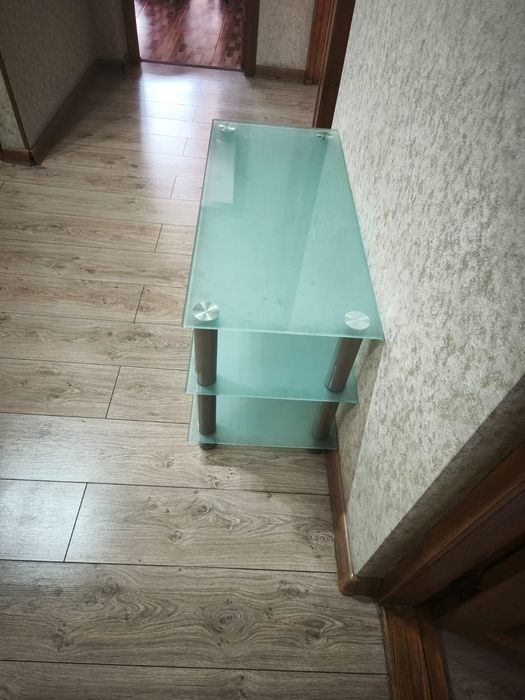 Продам  стеклянный столик  б/ у