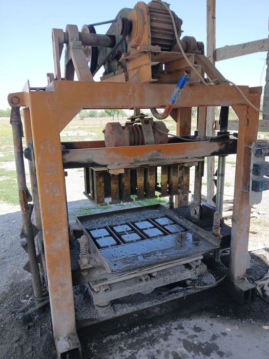 Shlakablok g'isht chiqarish apparati