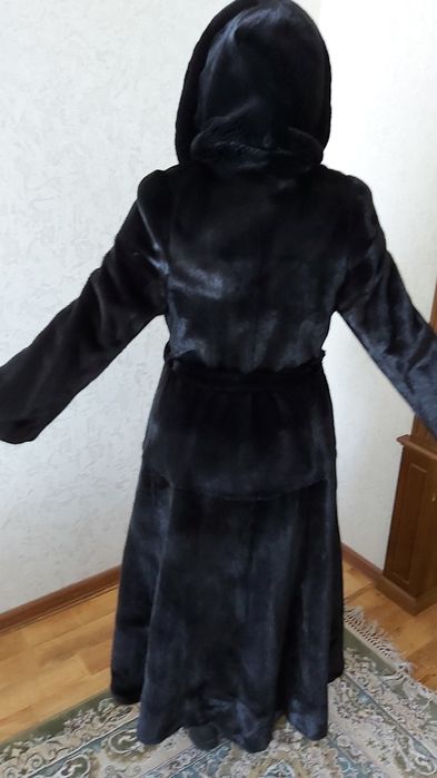 Продам шубу Black lama