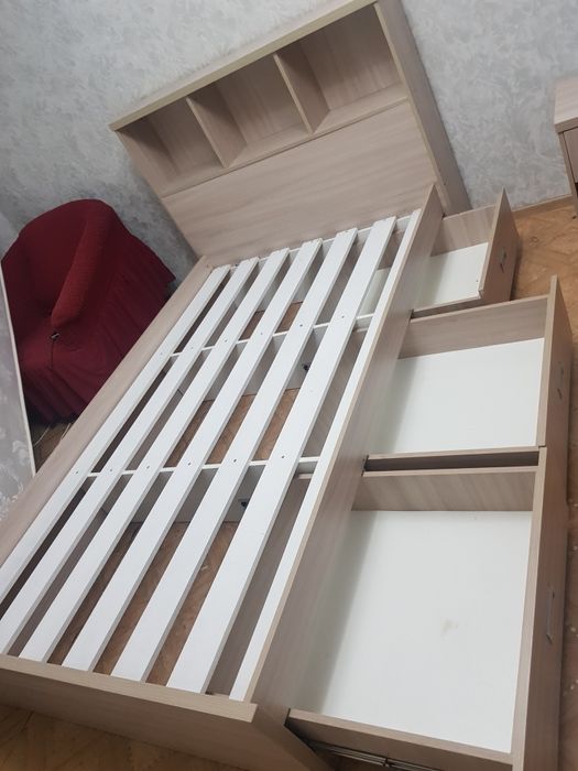 Кровать для спальни