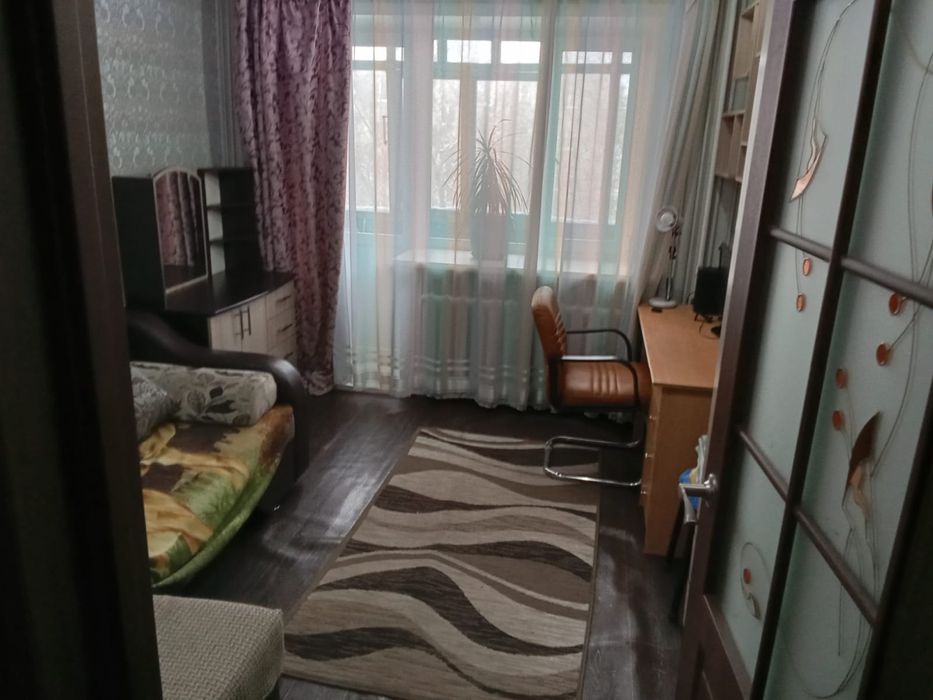 4 ком сред этаж район Колхозного рынка