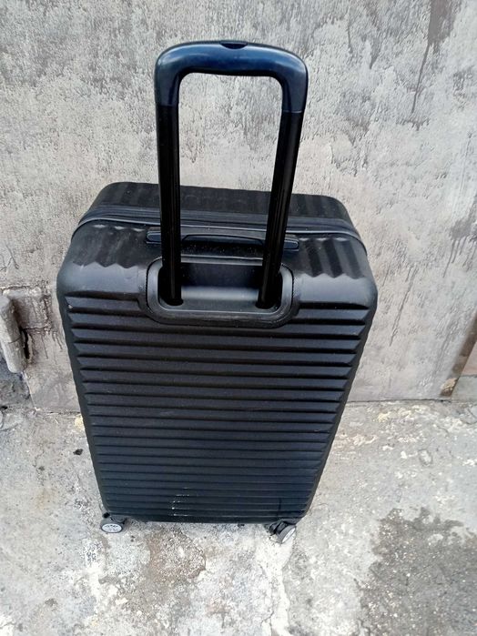 чемодан размер 68-46-30 см.