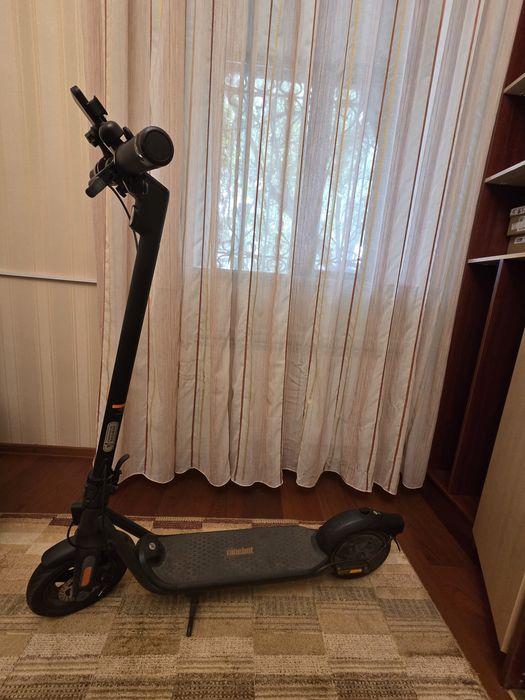 Продам электросамокат Ninebot F2
