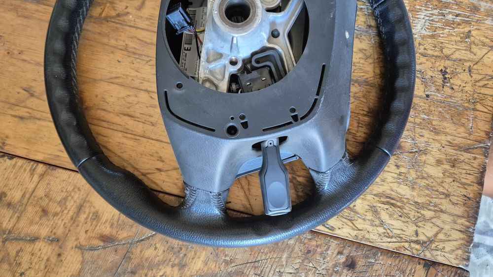 Оригинален Волан за Тойота Авенсис Т25 Фейс 2006- 2009г