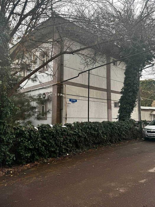 Дом ул. Эхтиром. 3.4 сотки 4 комнаты. В Махалле Саломатина. 2х этажный