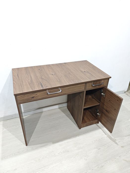 Письменные столы  для школьников и взрослых.