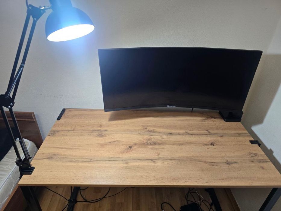 Компьютерный стол и кресло