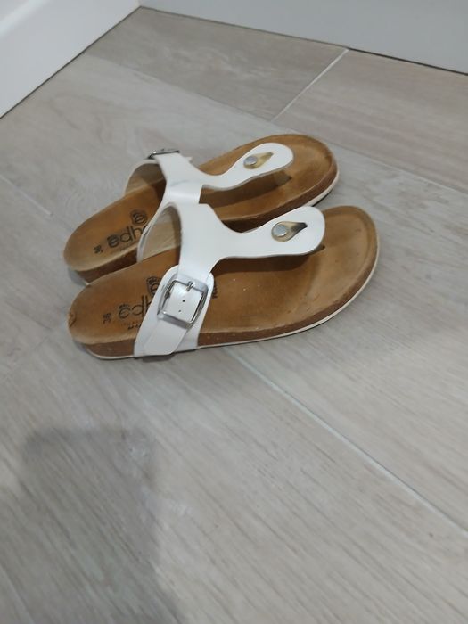 Sandale în stare foarte bună nr 36