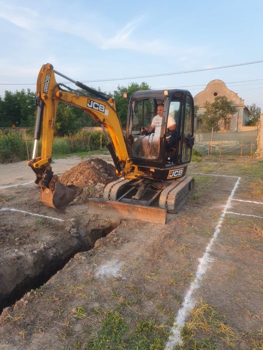 Miniexcavator 2.7+platforma Arad-150lei /ora.intru pe poartă 2m